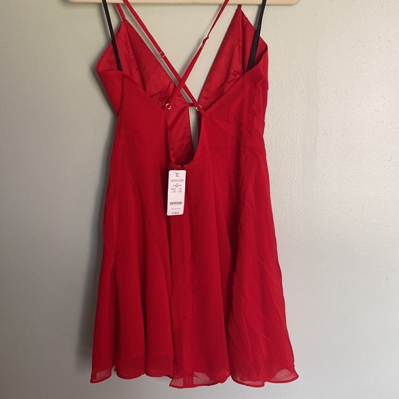 🎉HP🎉 NWT bebe ✨Cross back Skater Dress✨ Size 10 - Picture 4 of 6
